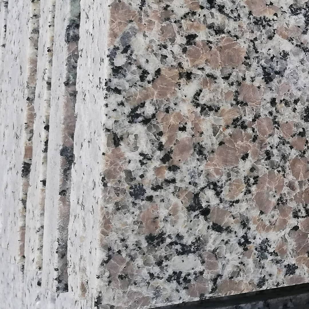 گرانیت هلویی تایباد